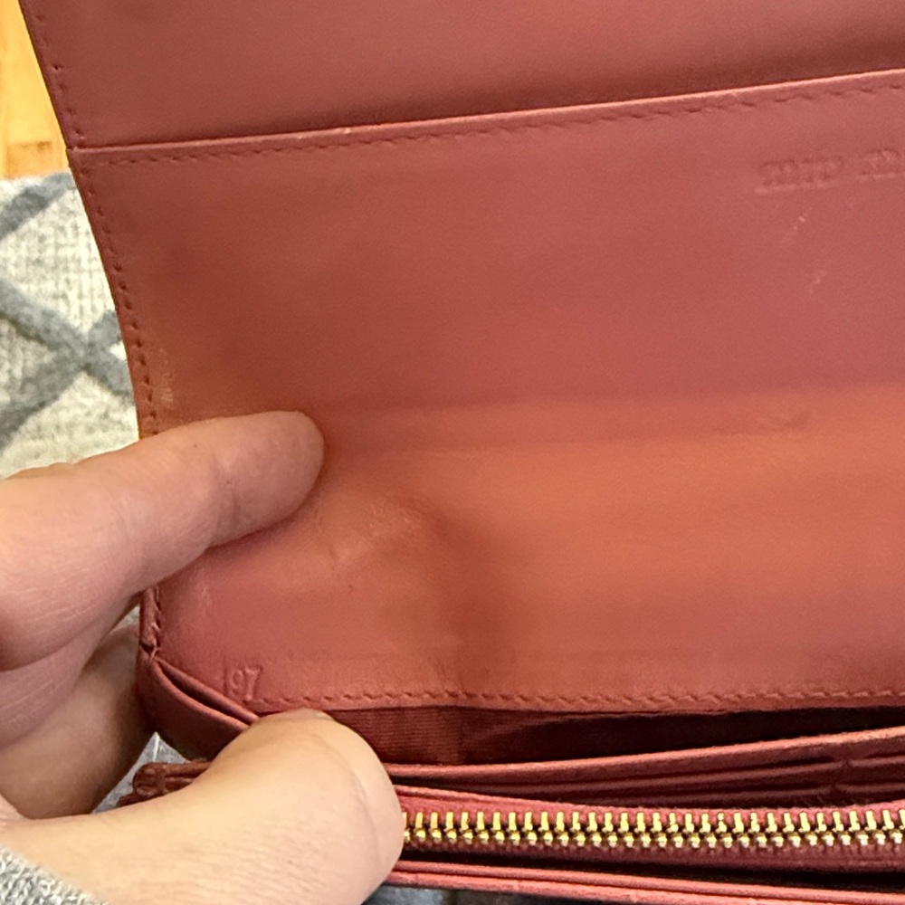 Miu Miu Pink Croc-Embossed Leather Wallet - Picture 2 of 10